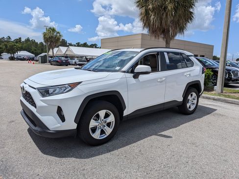 Used 2021 Toyota RAV4 XLE w/ Convenience Package FWD image 8