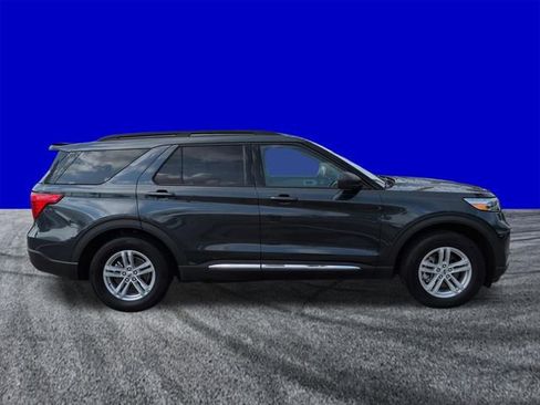 Certified 2024 Ford Explorer XLT image 3