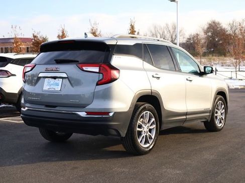 Used 2024 GMC Terrain SLT image 5