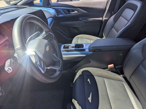 Used 2025 Chevrolet Equinox EV LT w/ Convenience Package image 11