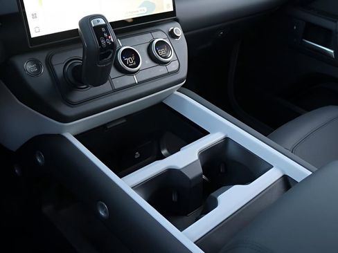 New 2026 Land Rover Defender 110 X-Dynamic SE image 26