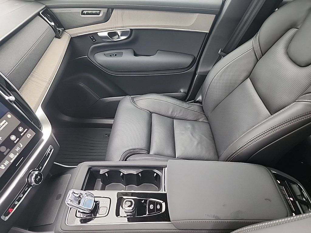 Used 2025 Volvo XC90 T8 Ultra w/ Protection Package Premier AWD/4WD image 11
