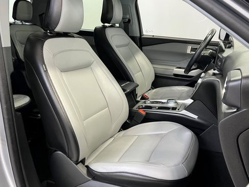 Used 2021 Ford Explorer XLT w/ Equipment Group 202A image 13