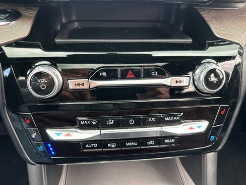 Used 2023 Ford Explorer Platinum image 23