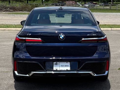 Used 2023 BMW i7 xDrive60 AWD/4WD image 5