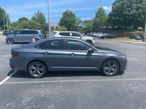 Used 2023 Volkswagen Jetta SE FWD image 7
