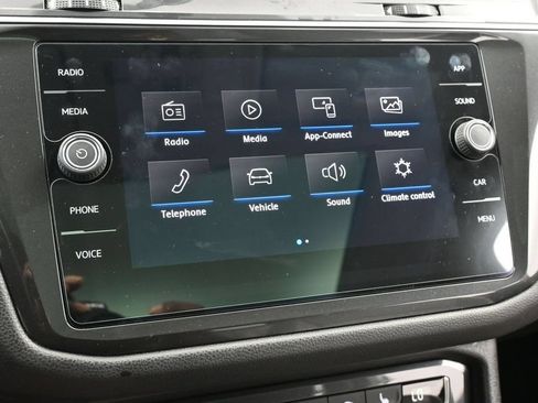 Used 2019 Volkswagen Tiguan SE w/ Panoramic Sunroof Package FWD image 19