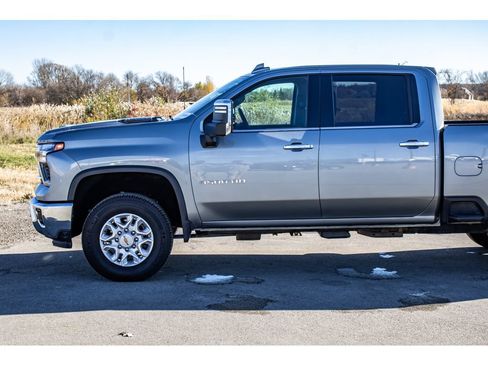 Used 2024 Chevrolet Silverado 3500 LTZ image 41