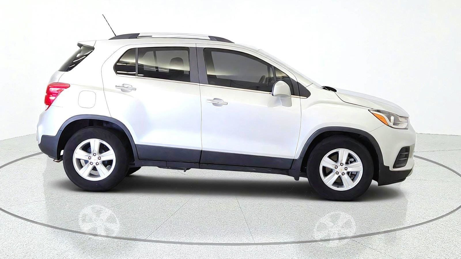 Used 2020 Chevrolet Trax LT w/ LT Convenience Package FWD image 10