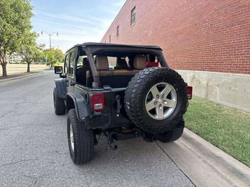 Used 2012 Jeep Wrangler Unlimited Rubicon w/ Dual Top Group AWD/4WD image 3