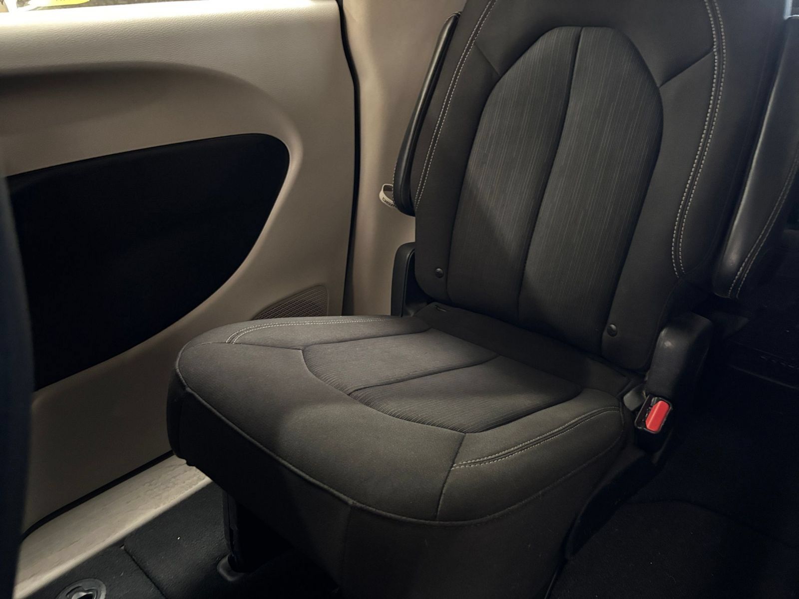 Used 2024 Chrysler Voyager LX FWD image 41