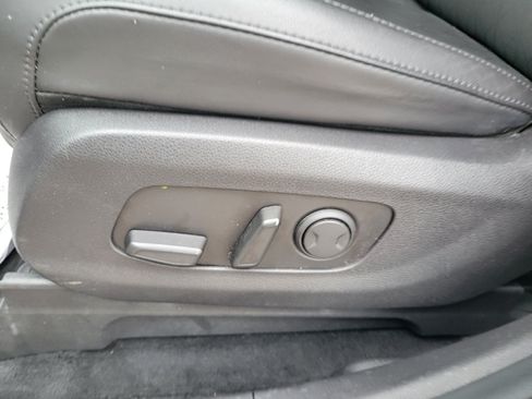 Used 2023 Kia Carnival EX FWD image 16