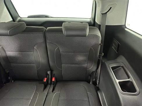 Used 2023 GMC Acadia SLE w/ Driver Convenience Package image 15