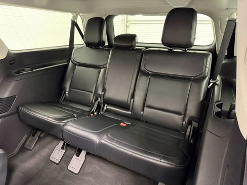 Used 2025 Ford Expedition Max Platinum AWD/4WD image 16
