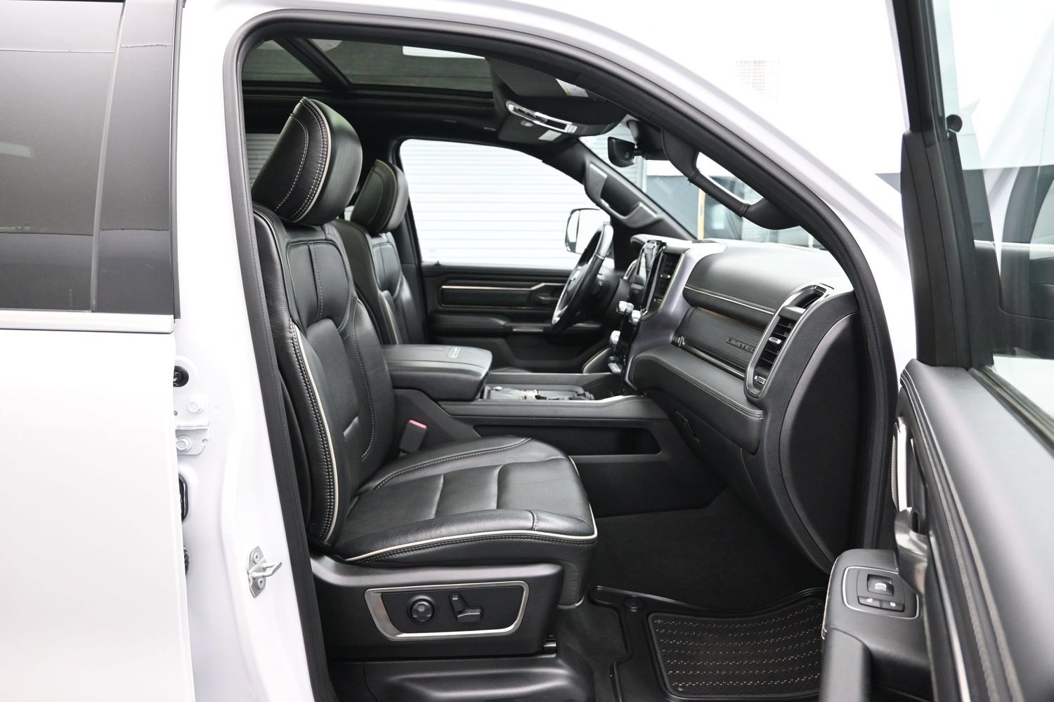 Used 2019 RAM 1500 Limited AWD/4WD image 13