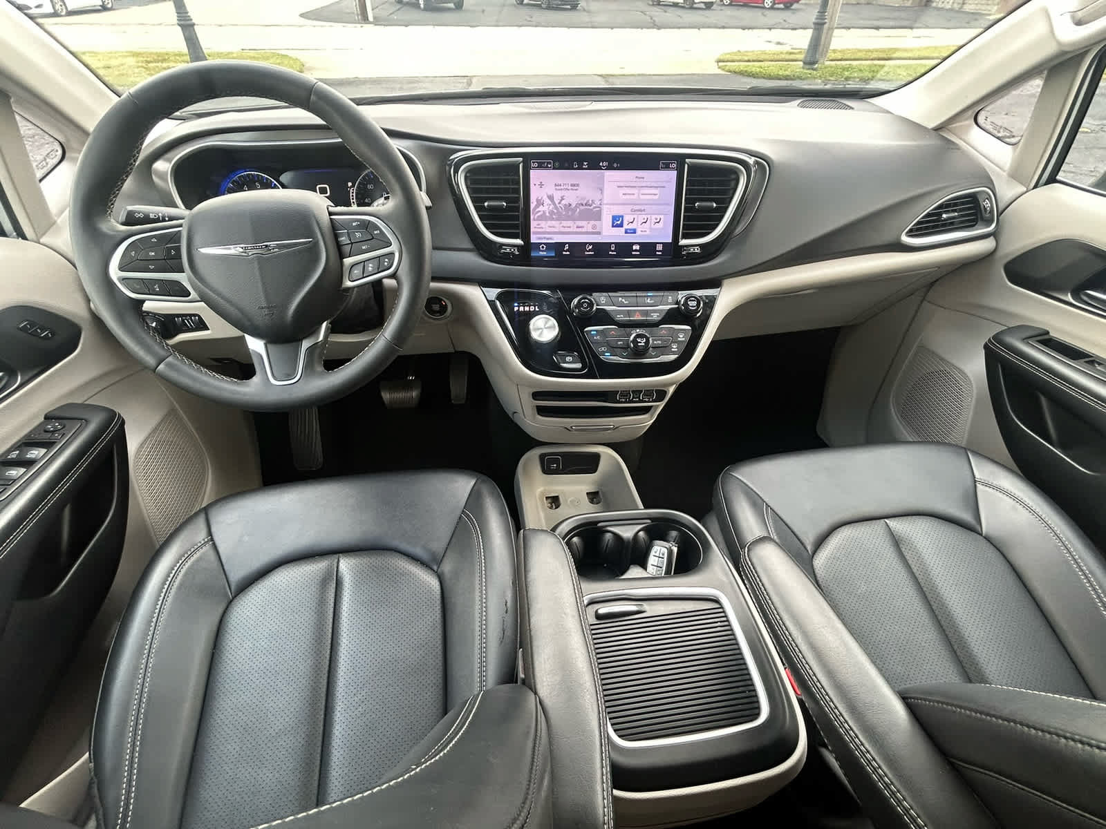 Used 2024 Chrysler Pacifica Touring-L FWD image 20