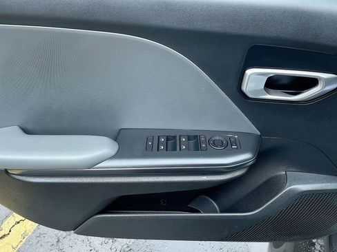 Used 2025 Kia K4 LXS image 23