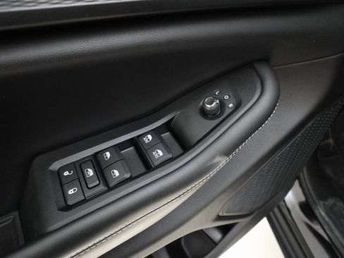 Used 2023 Jeep Grand Cherokee Altitude image 9