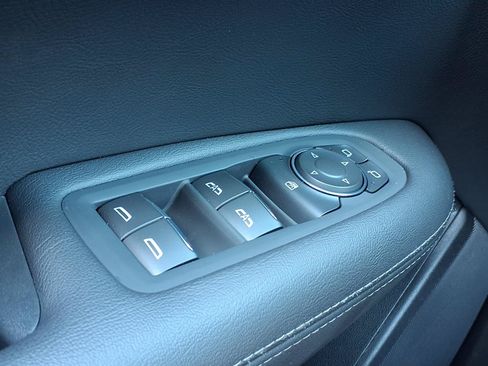 Used 2025 Cadillac XT5 Luxury FWD image 24