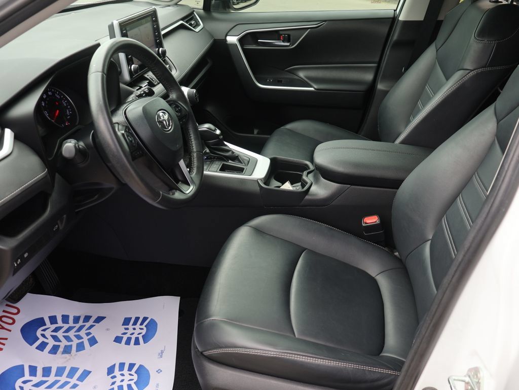Used 2020 Toyota RAV4 XLE Premium FWD image 24
