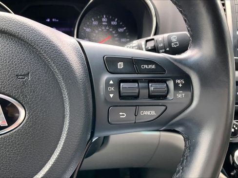 Used 2021 Kia Sedona EX FWD image 25