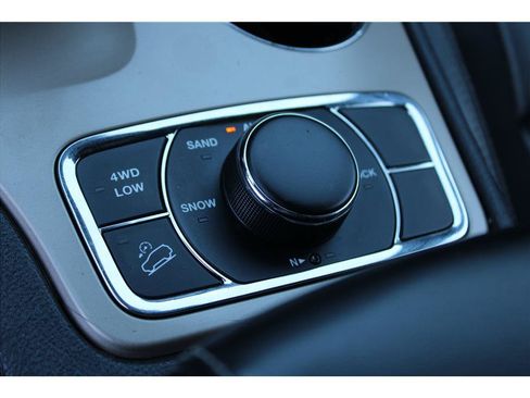 Used 2015 Jeep Grand Cherokee Limited w/ Luxury Group II AWD/4WD image 33