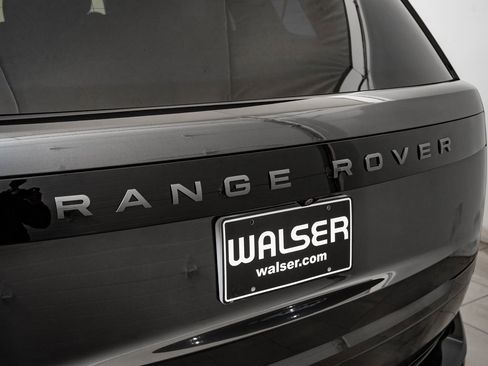 New 2026 Land Rover Range Rover Long Wheelbase SE image 9