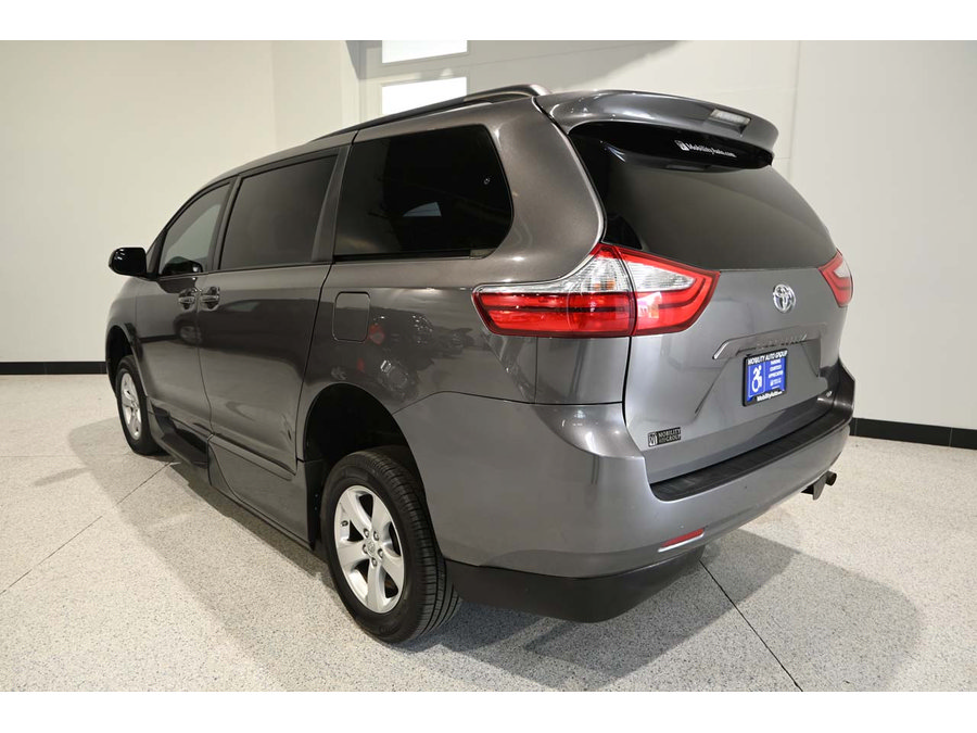 Used 2017 Toyota Sienna LE FWD image 8