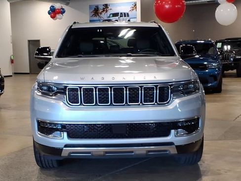Used 2024 Jeep Wagoneer L Series III w/ Flexible Seating Group AWD/4WD image 3