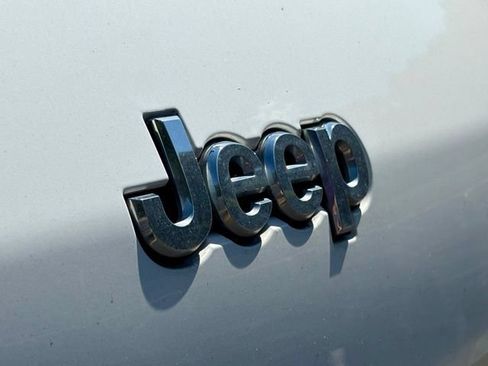 Used 2023 Jeep Grand Cherokee L Limited w/ Luxury Tech Group II AWD/4WD image 15