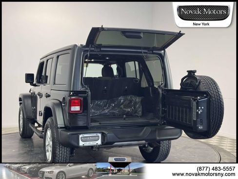 Used 2022 Jeep Wrangler Unlimited Sport AWD/4WD image 7