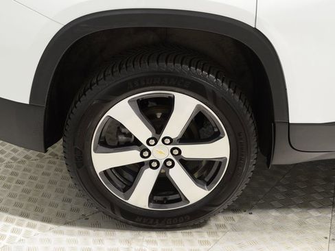 Used 2021 Chevrolet Traverse LT w/ LT Premium Package FWD image 39