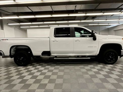 Used 2025 Chevrolet Silverado 2500 LT w/ Convenience Package AWD/4WD image 15
