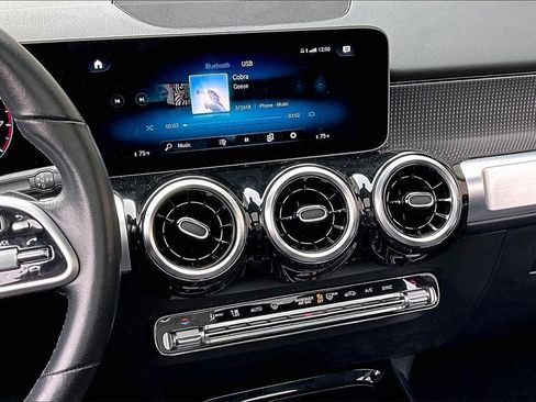 Certified 2021 Mercedes-Benz GLB 250 4MATIC image 6