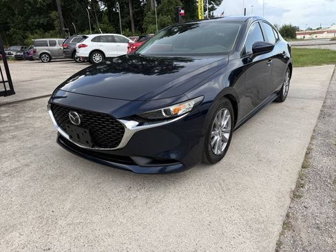 Used 2020 MAZDA MAZDA3 Sedan FWD image 2