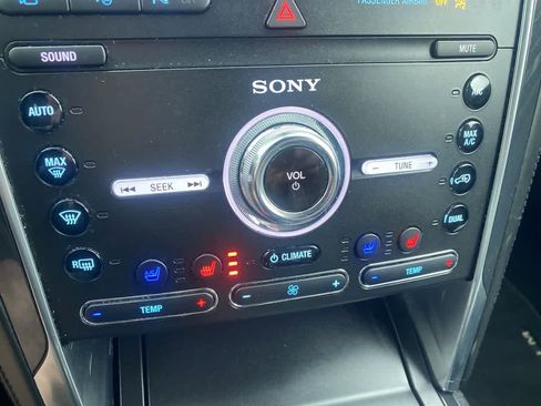 Used 2019 Ford Explorer Platinum image 17