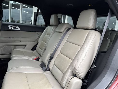 Used 2014 Ford Explorer XLT w/ Equipment Group 202A AWD/4WD image 22