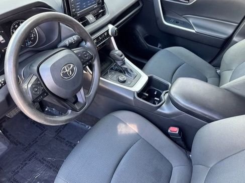 Used 2022 Toyota RAV4 LE AWD/4WD image 10