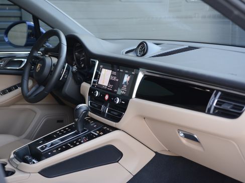 Certified 2026 Porsche Macan AWD/4WD image 29