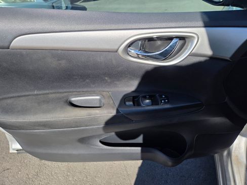 Used 2015 Nissan Sentra SV FWD image 8