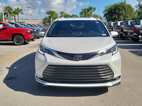 New 2026 Toyota Sienna Limited FWD image 2