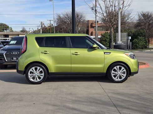 Used 2015 Kia Soul + image 5