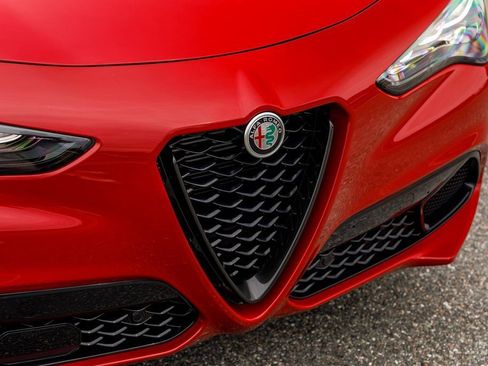 New 2025 Alfa Romeo Stelvio Sprint AWD/4WD image 13
