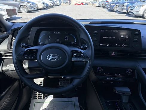 Certified 2025 Hyundai Elantra Sport image 22