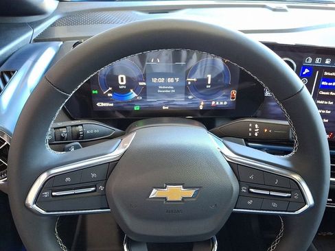 New 2026 Chevrolet Equinox EV LT AWD/4WD image 14