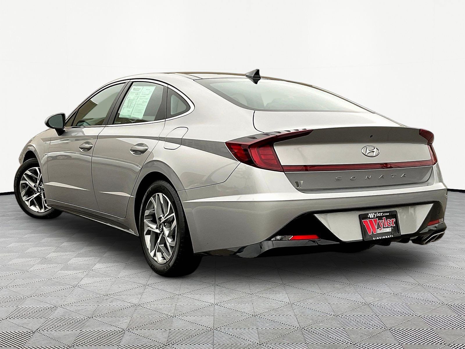 Used 2023 Hyundai Sonata SEL w/ Convenience Package FWD image 4