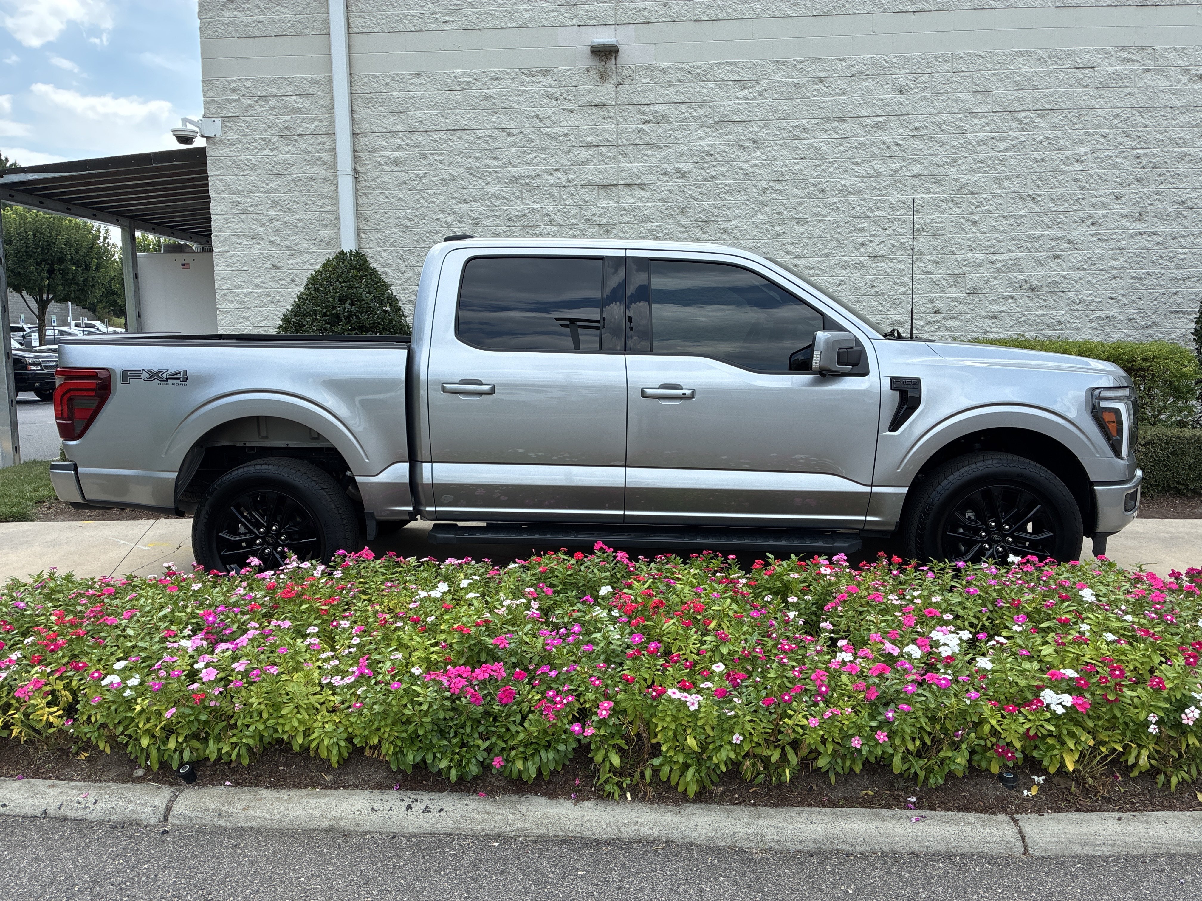 Used 2025 Ford F150 Lariat w/ Equipment Group 501A Mid AWD/4WD image 8