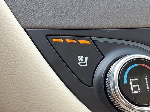 Used 2023 Chevrolet Malibu LT FWD image 28