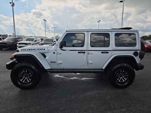 Used 2024 Jeep Wrangler Unlimited Rubicon AWD/4WD image 4