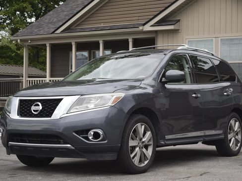 Used 2013 Nissan Pathfinder Platinum w/ Platinum Premium Pkg FWD image 1